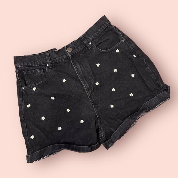 Ardene Daisy Embroidered Black High Rise Mom Jean Shorts 13 - Picture 1 of 10